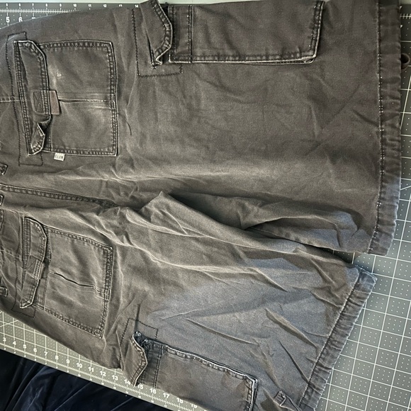Club Room Men's Charcoal Cargo Shorts - Picture 5 of 6